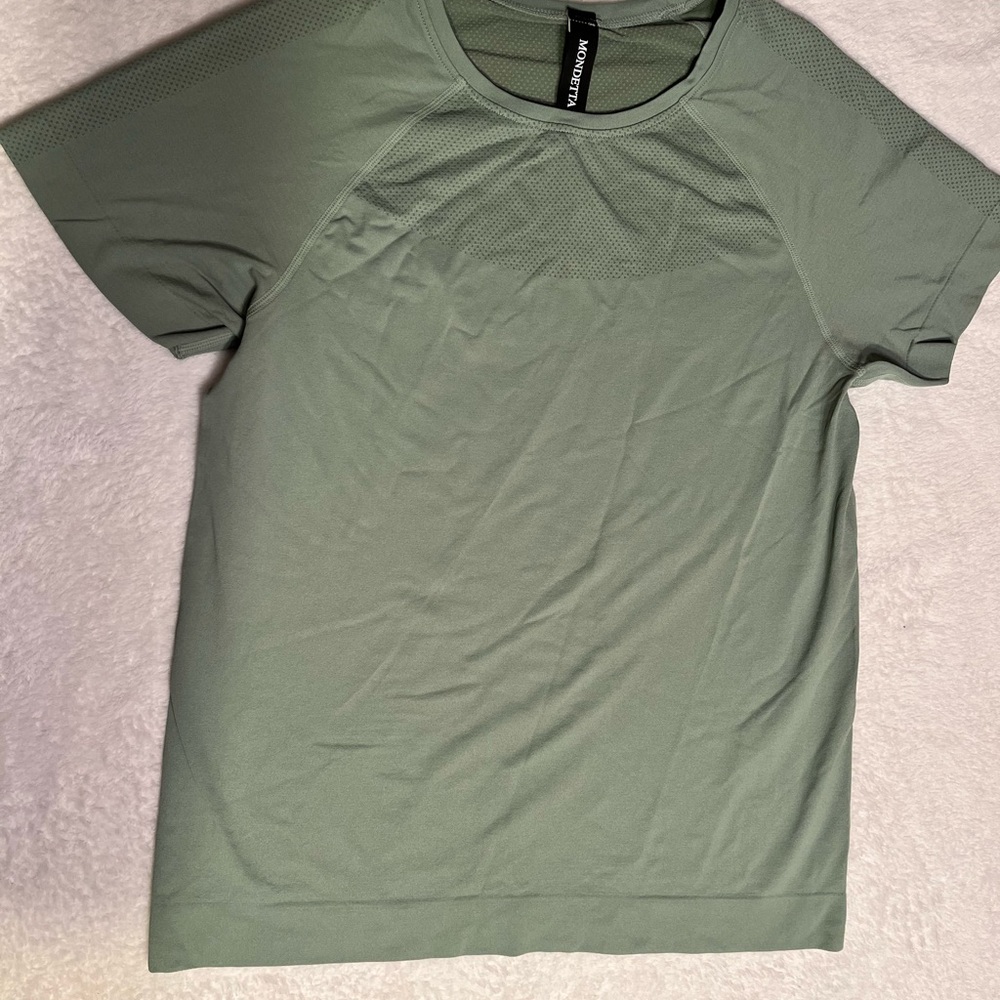 Mondetta Performance Crew Tee in Sage Green